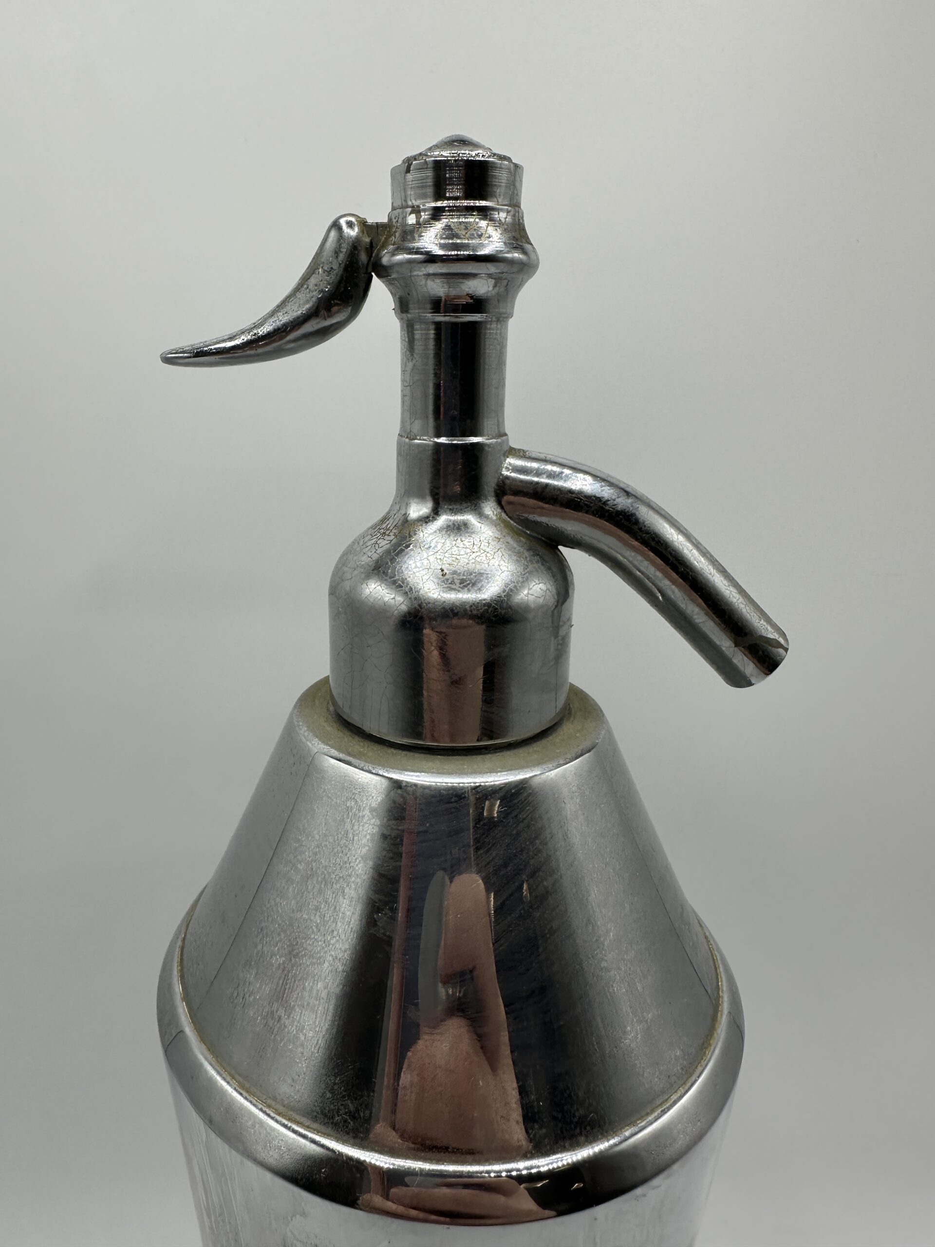 Ancien siphon à eau de seltz en métal chromé – Image 4