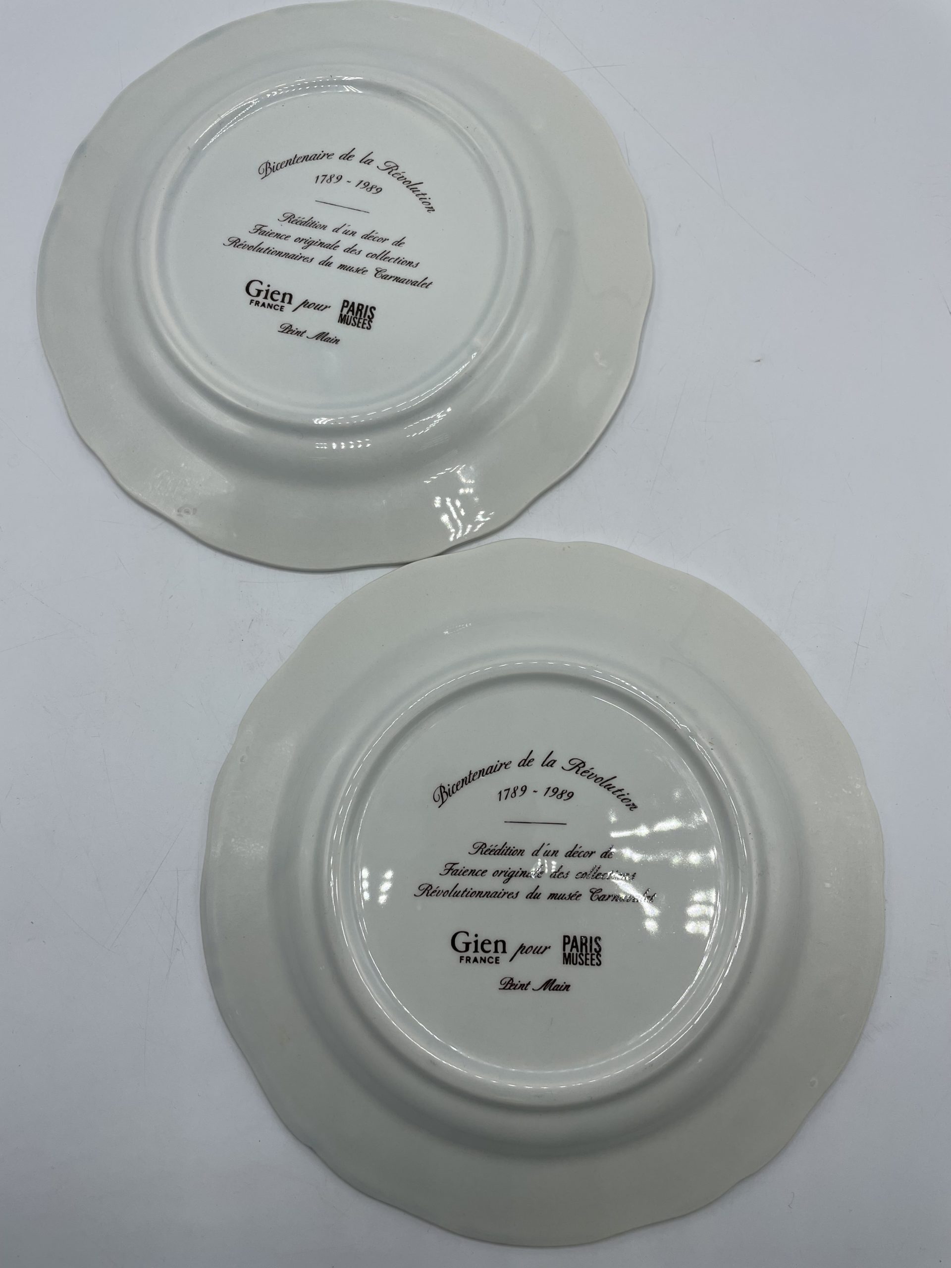 Duo assiettes vintage porcelaine de Gien pour Paris Musées réédition bicentenaire de la Révolution – Image 6