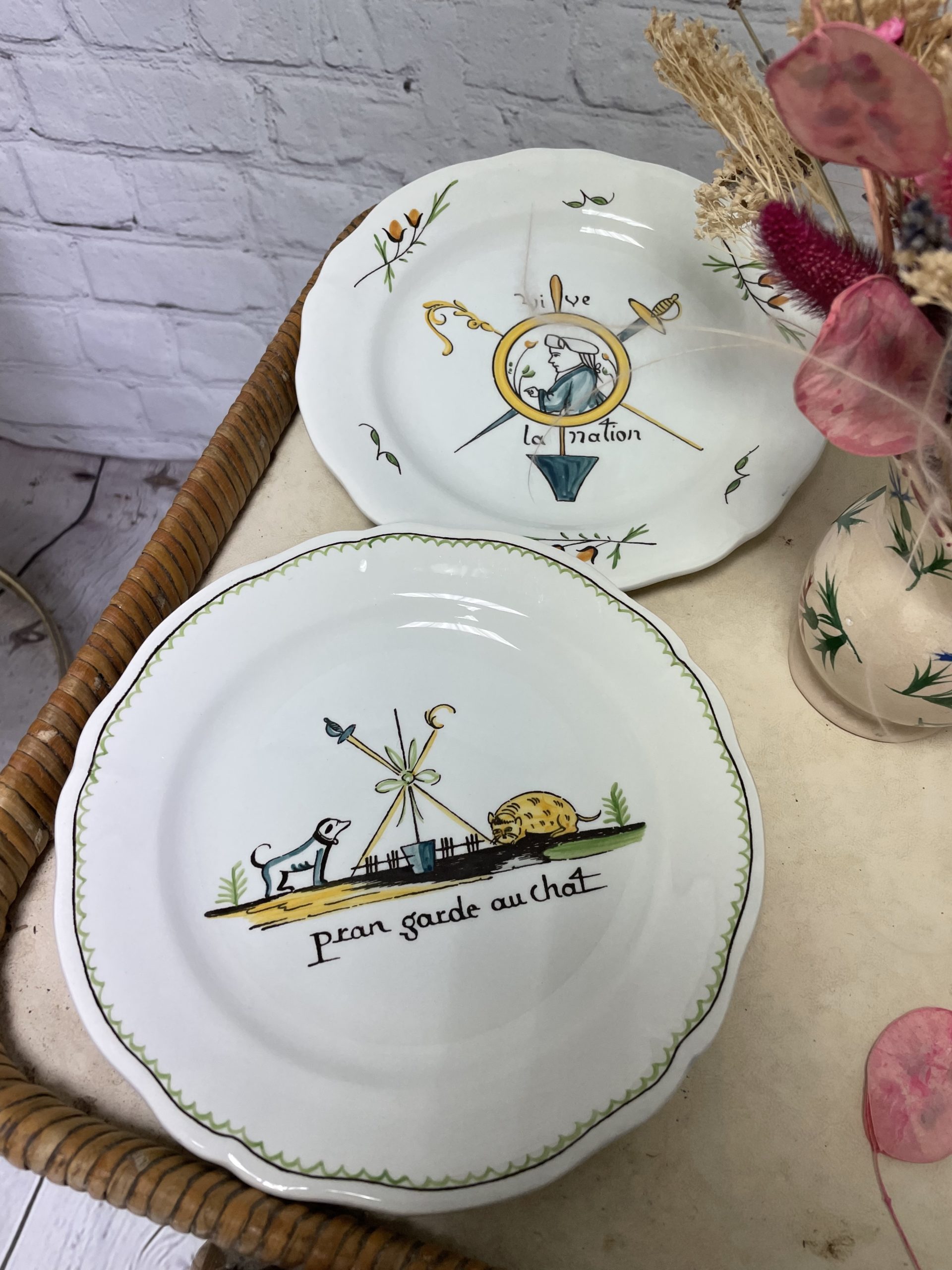 Duo assiettes vintage porcelaine de Gien pour Paris Musées réédition bicentenaire de la Révolution