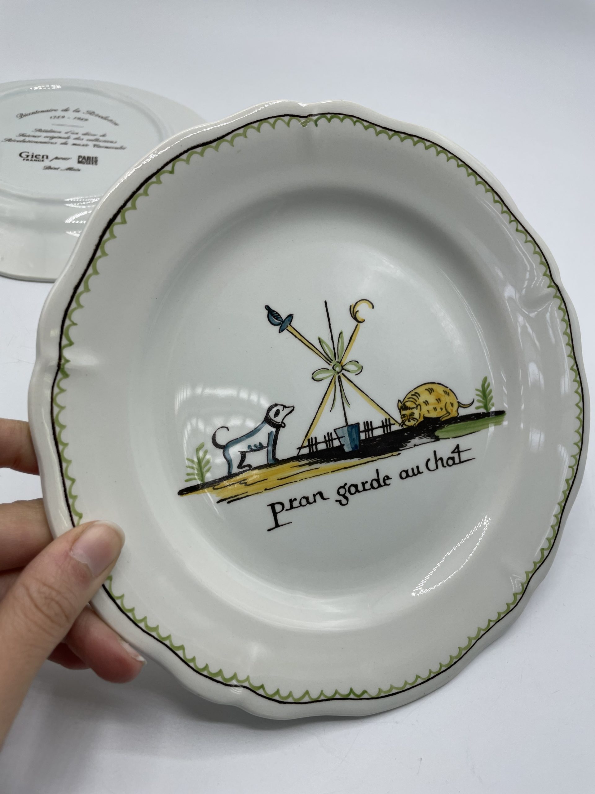 Duo assiettes vintage porcelaine de Gien pour Paris Musées réédition bicentenaire de la Révolution – Image 7